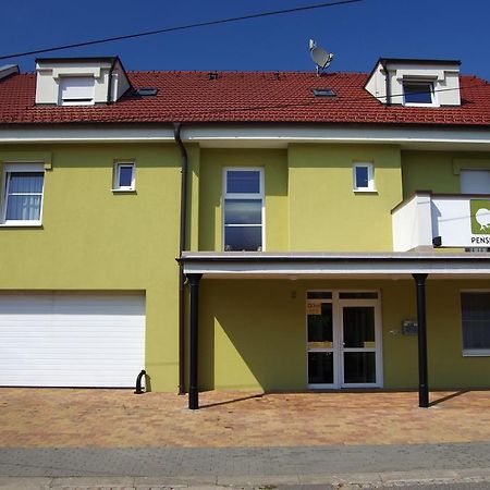 Pension Kiwi Mikulov Ngoại thất bức ảnh