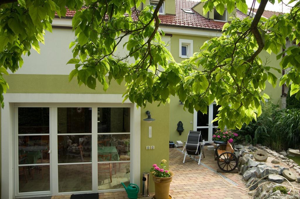 Pension Kiwi Mikulov Ngoại thất bức ảnh
